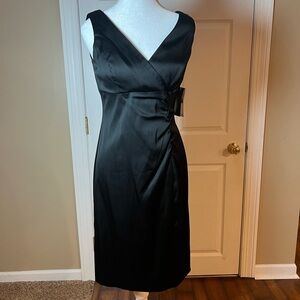 NWT Donna Ricco BLACK SATEEN SHEATH WITH RUCHED SIDE KNEE LENGTH SIZE 4